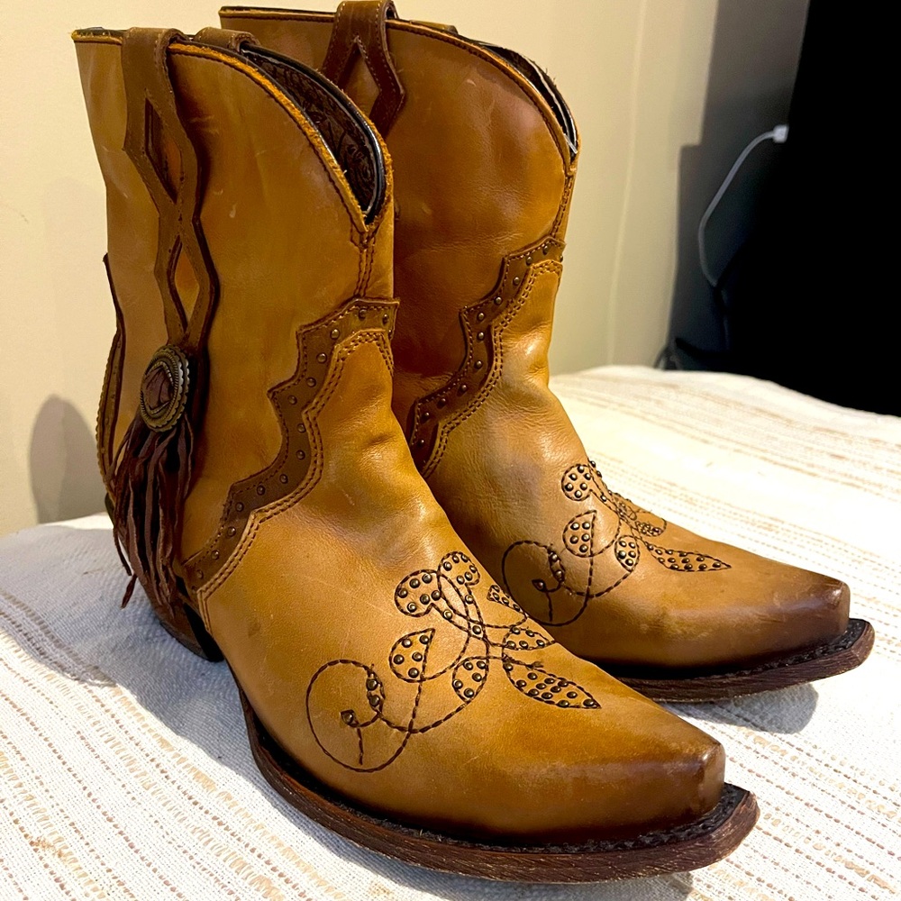 Corral boots. Only worn once or twice.